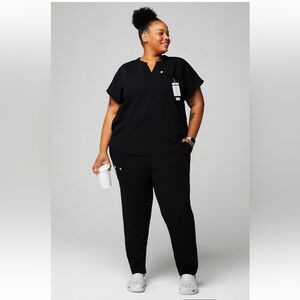 NWOT | Fabletics | Evolve 3-Pocket Scrub Top | BLACK | XL